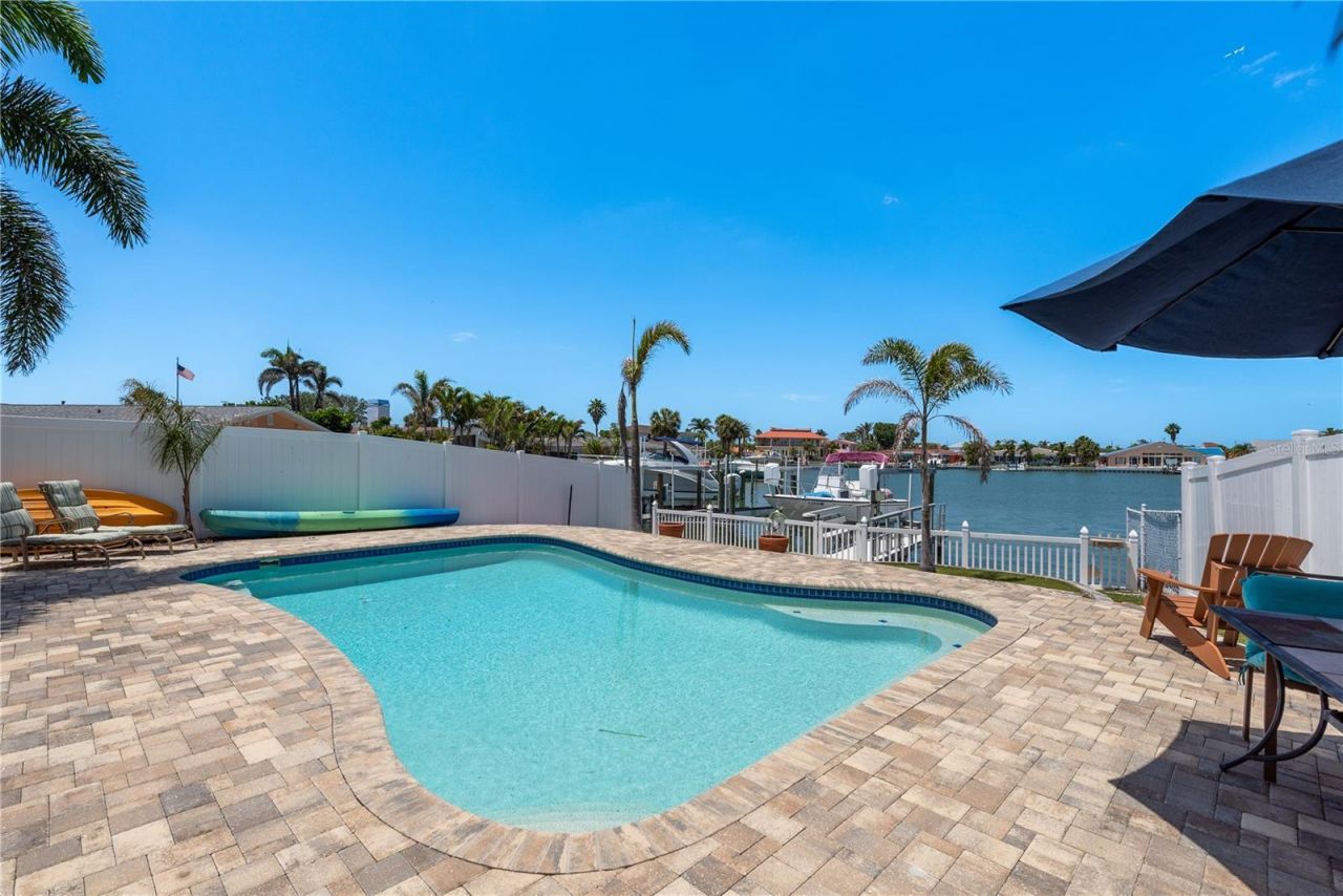 2202 Donato Drive, Belleair Beach, FL 33786 Photo