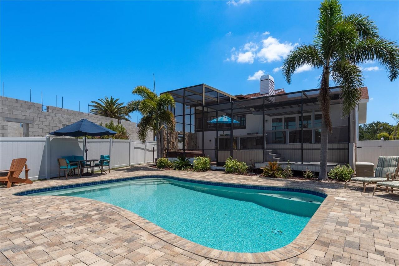 2202 Donato Drive, Belleair Beach, FL 33786 Photo