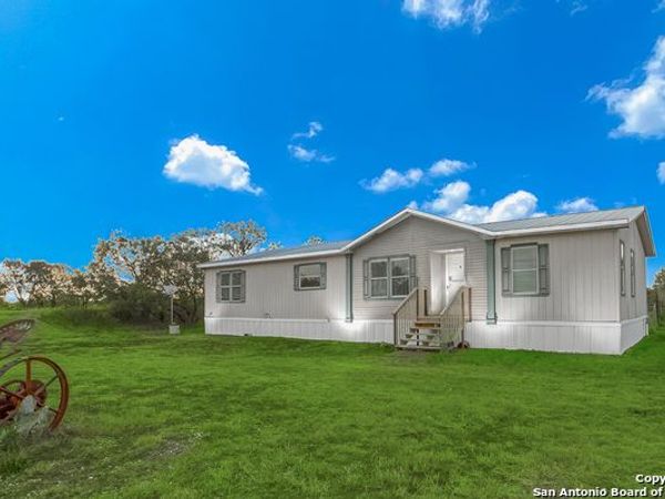 227 Private Road 3531, Hondo, TX 78861