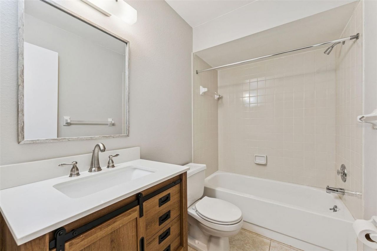 2640 Woodgate Lane, Unit F6, Sarasota, FL 34231 Photo