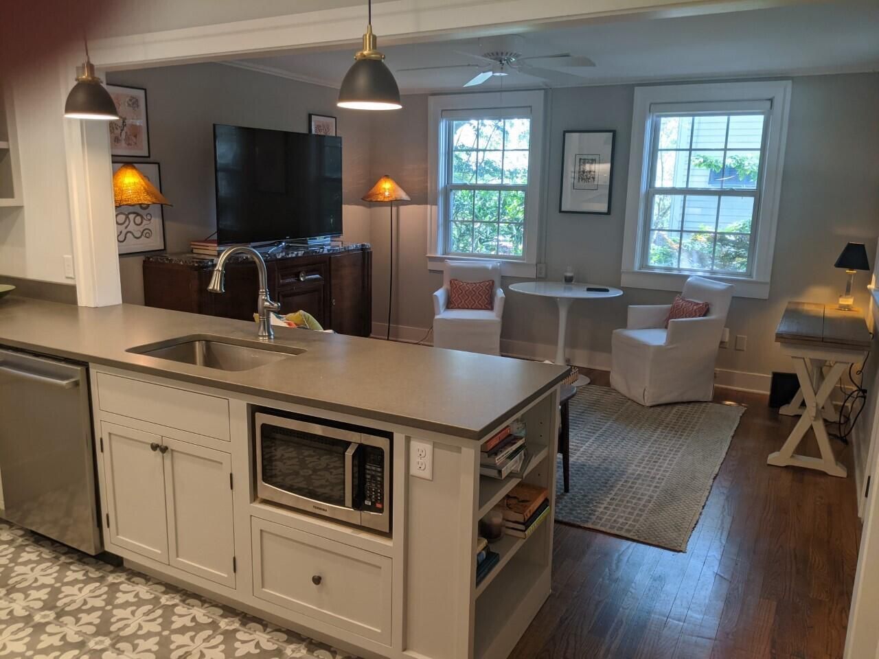 36 Charlotte Street Photo 8