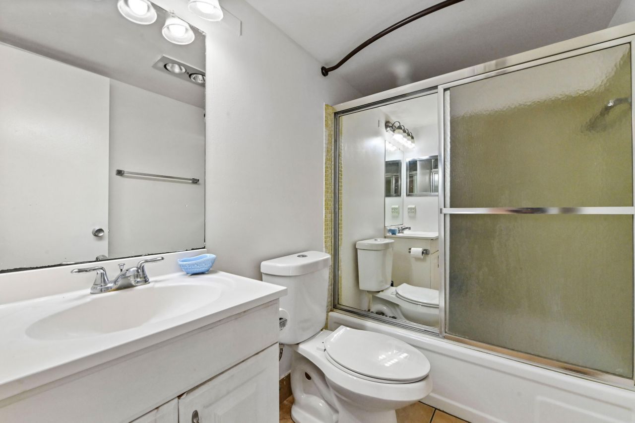 111 Dorchester E, Unit 111, West Palm Beach, FL 33417 Photo