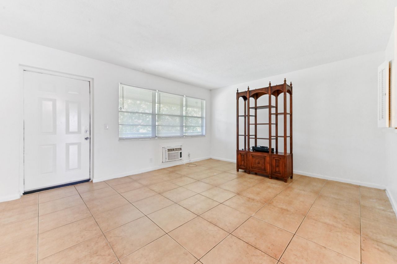 111 Dorchester E, Unit 111, West Palm Beach, FL 33417 Photo