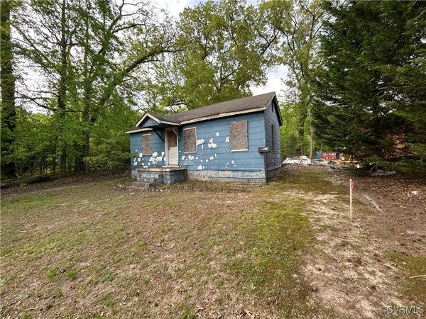 316 W Hundred Road , Chester, VA 23836