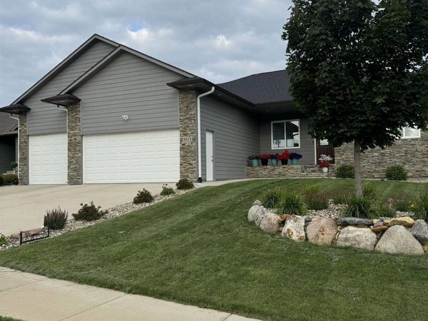 1013 N Danielle Dr, Sioux Falls, SD 57103