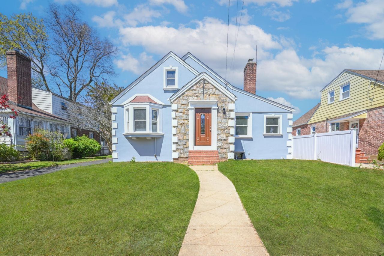 49 Carol Street, West Hempstead, NY 11552 Main Photo