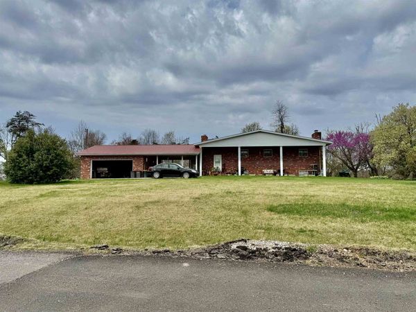 1755 Tombleson Run Road, Leon, WV 25123