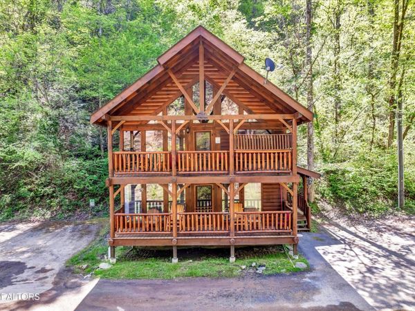 335 Caney Creek Rd, Sevierville, TN 37863