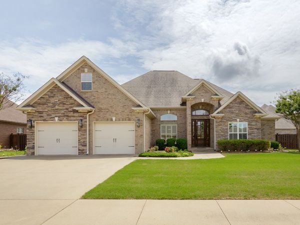 1206 Woodridge Ct, Florence, AL 35630