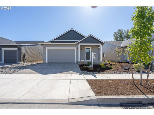718 Tigerlily ST, Silverton, OR 97381