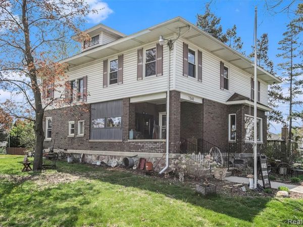 2040 E MAPLE Avenue, Grand Blanc Twp, MI 48507