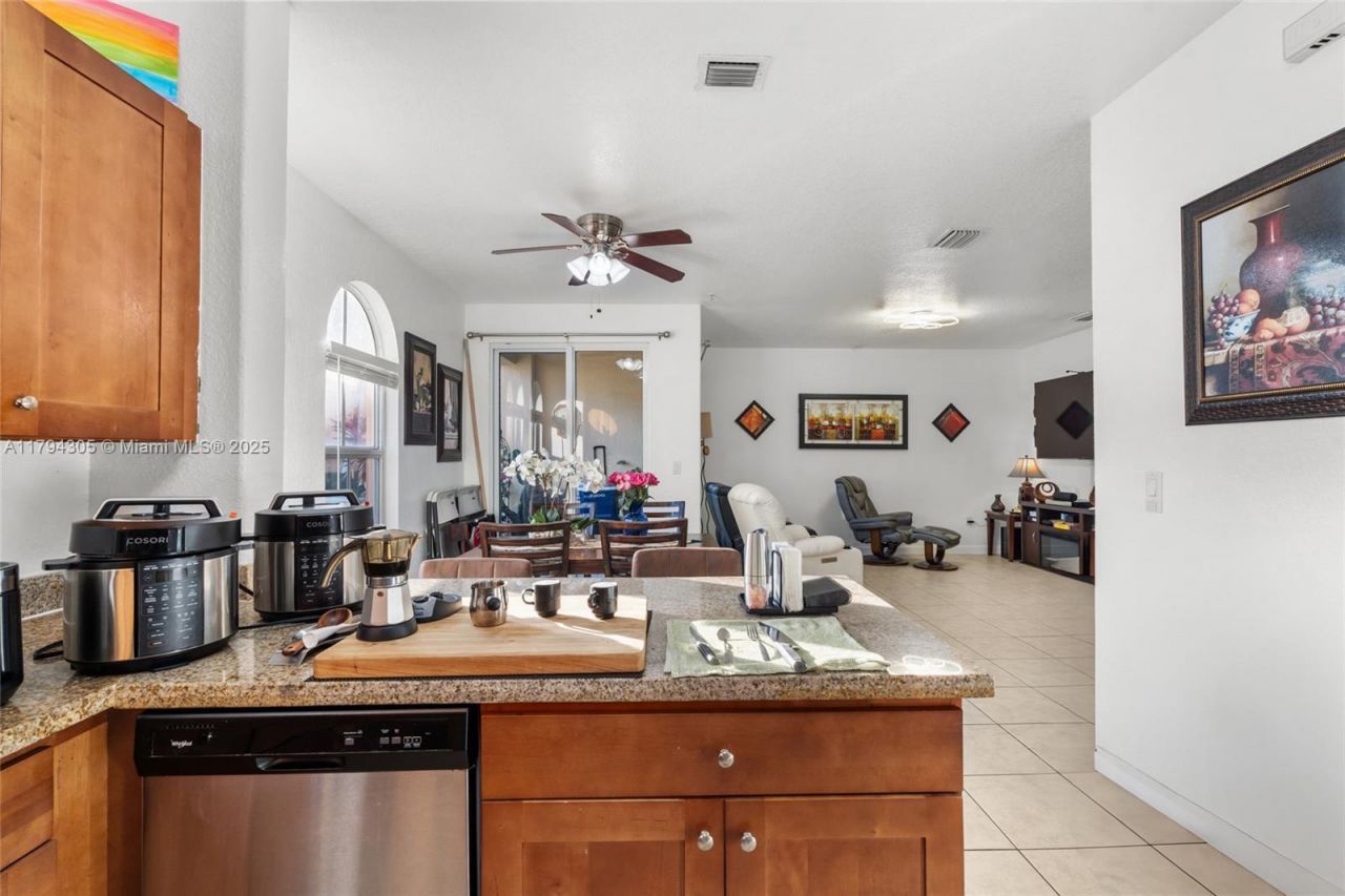 10012 NW 7 St, Unit 107, Miami, FL 33172 Photo