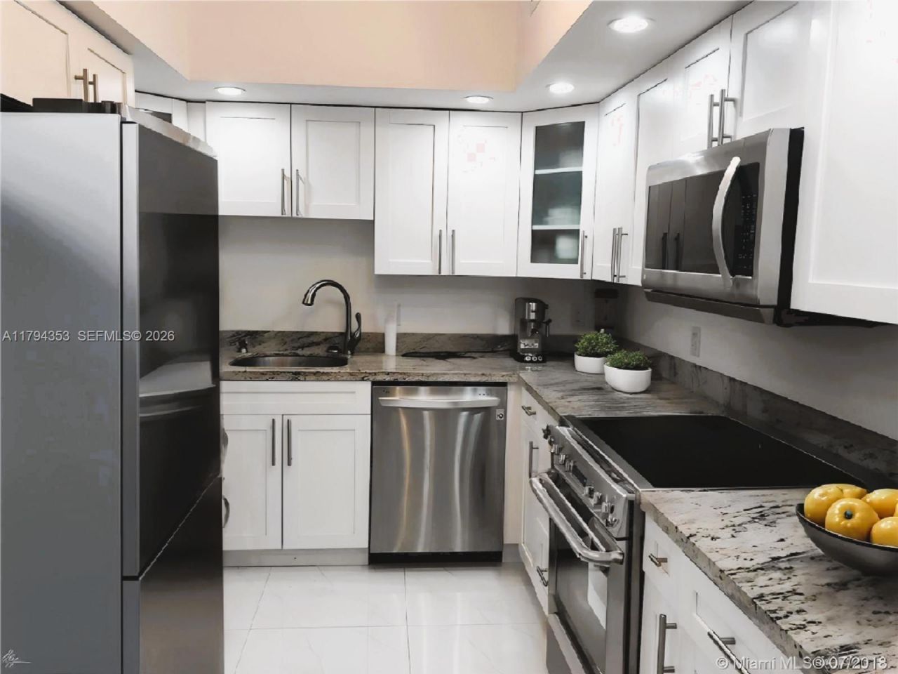 5600 Collins Ave, Unit 7V, Miami Beach, FL 33140 Photo