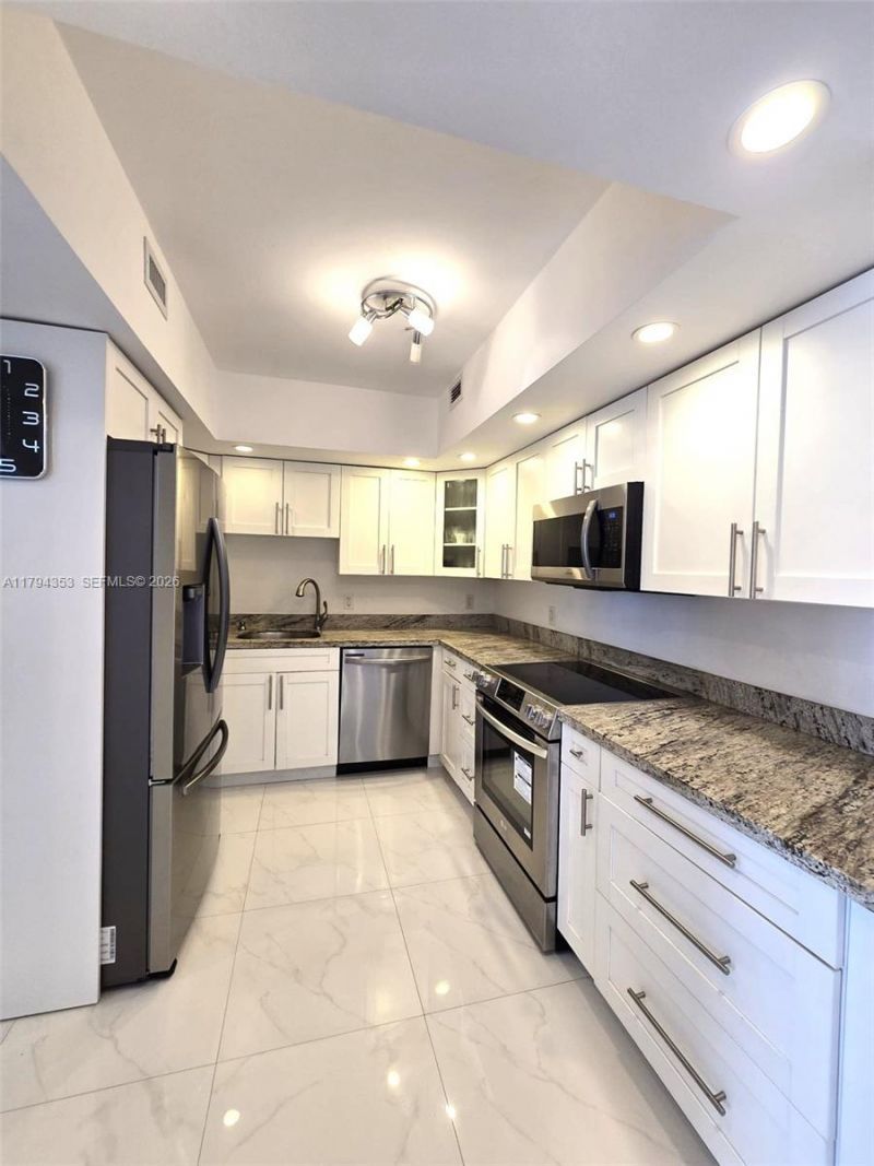 5600 Collins Ave, Unit 7V, Miami Beach, FL 33140 Photo