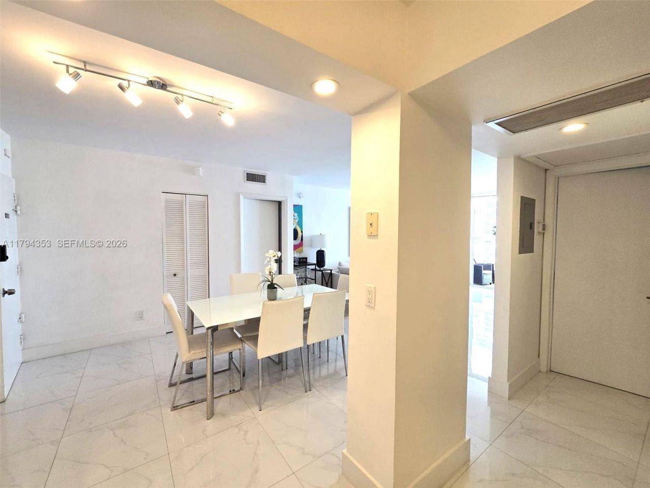 5600 Collins Ave, Unit 7V, Miami Beach, FL 33140 Photo
