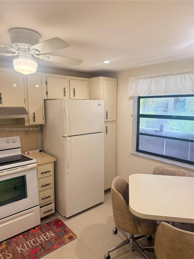 901 Colony Point Cir, Unit 217, Pembroke Pines, FL 33026 Photo