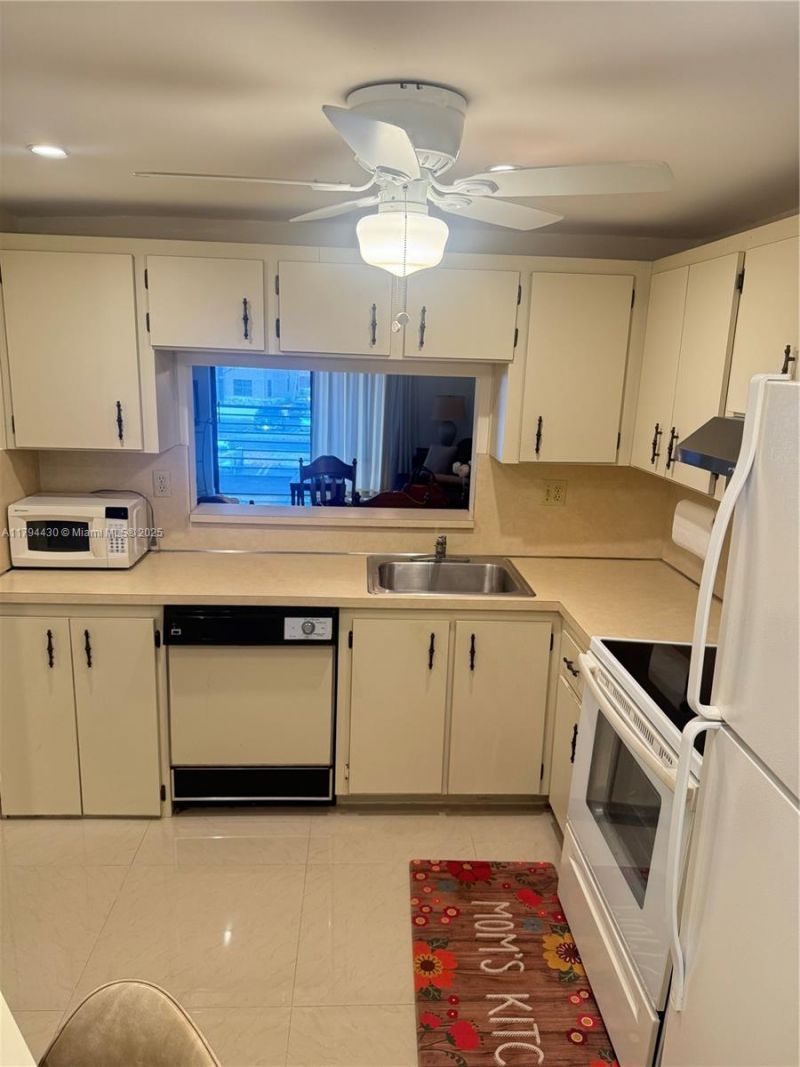 901 Colony Point Cir, Unit 217, Pembroke Pines, FL 33026 Photo