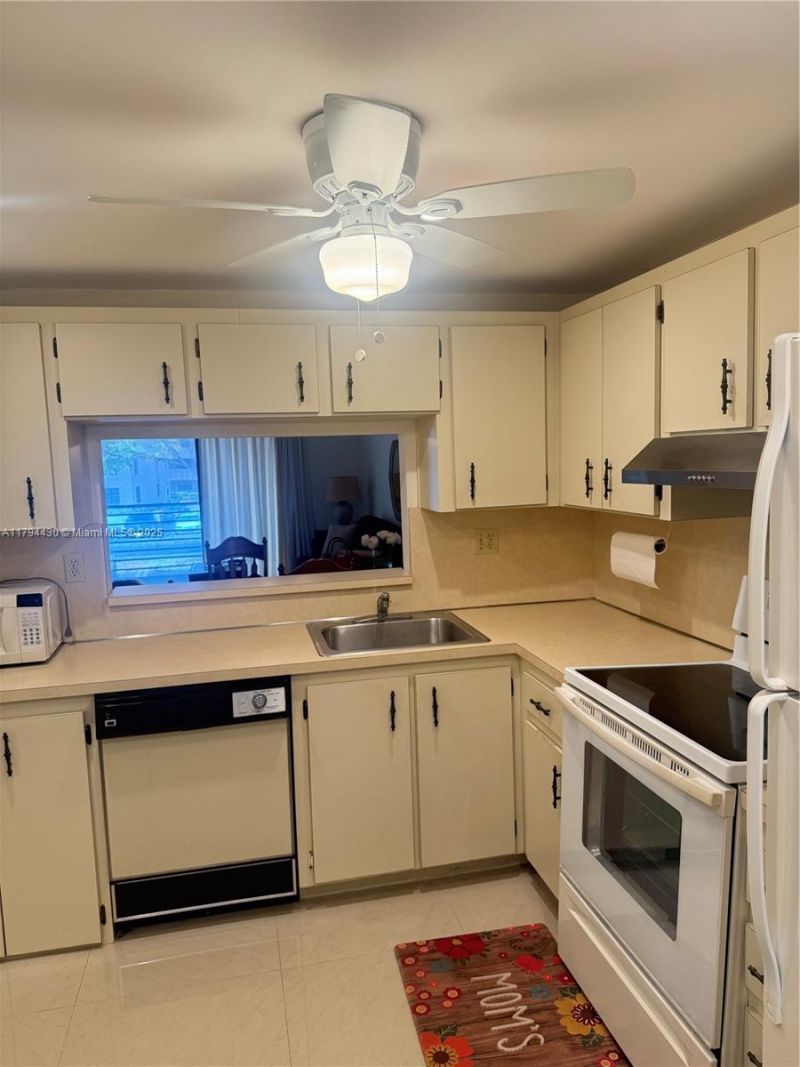 901 Colony Point Cir, Unit 217, Pembroke Pines, FL 33026 Photo