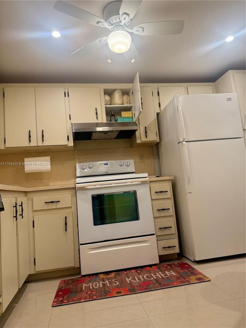 901 Colony Point Cir, Unit 217, Pembroke Pines, FL 33026 Photo