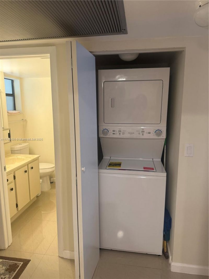 901 Colony Point Cir, Unit 217, Pembroke Pines, FL 33026 Photo