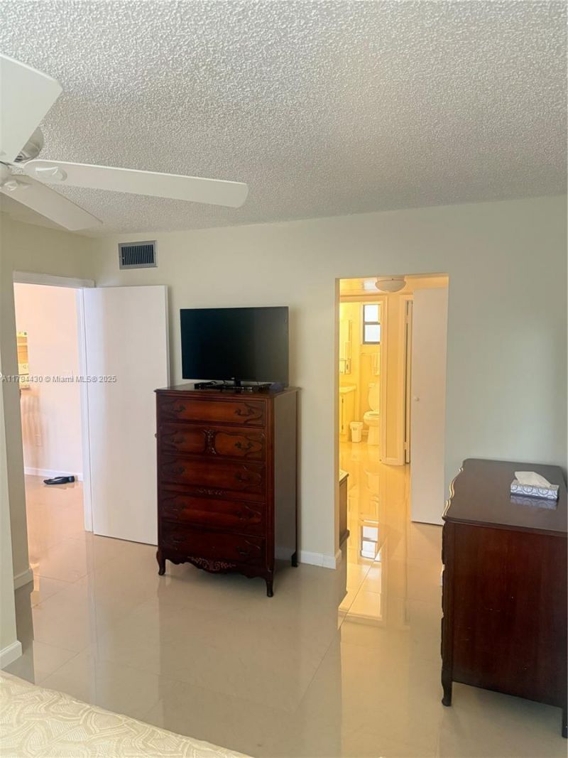 901 Colony Point Cir, Unit 217, Pembroke Pines, FL 33026 Photo