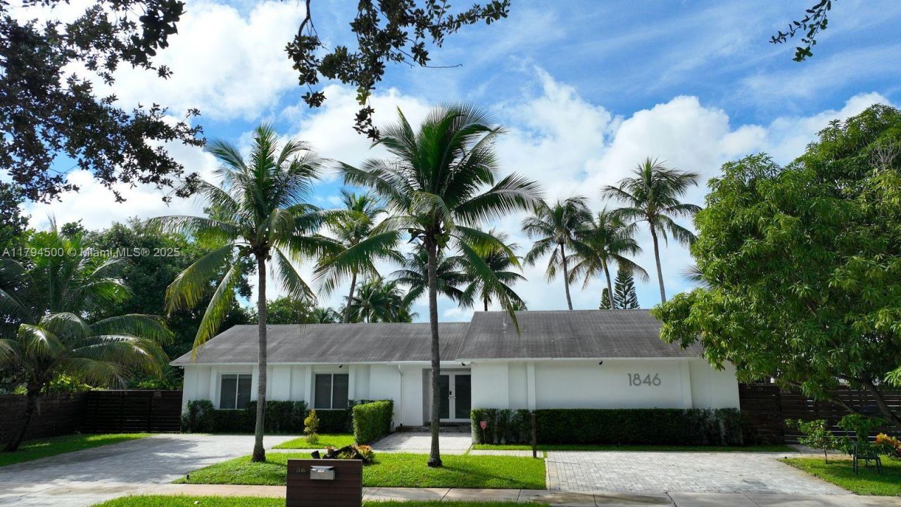 1846 NE 211th Ln, Miami, FL 33179 Photo