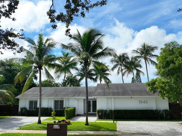 1846 NE 211th Ln, Miami, FL 33179