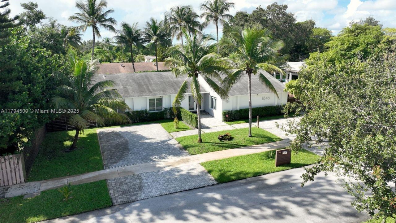 1846 NE 211th Ln, Miami, FL 33179 Photo