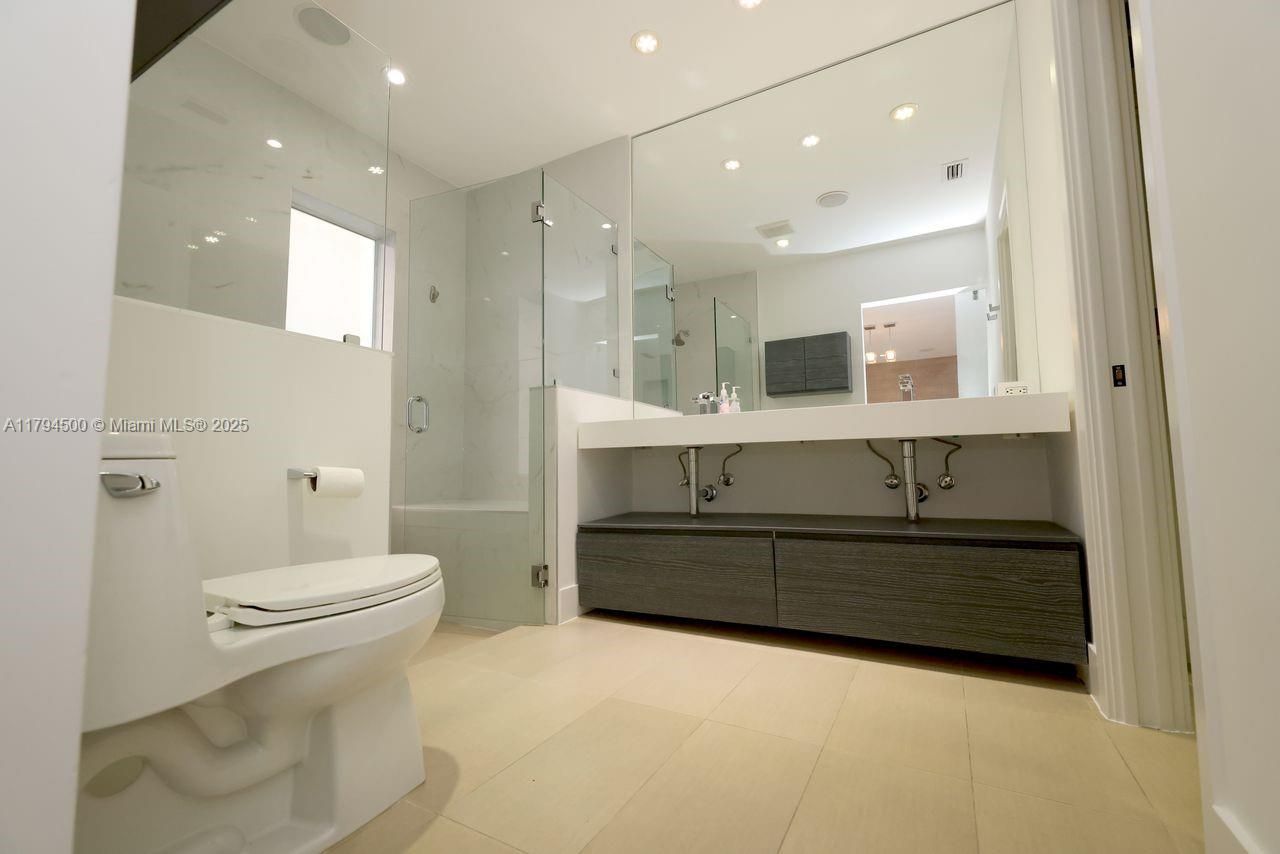 1846 NE 211th Ln, Miami, FL 33179 Photo