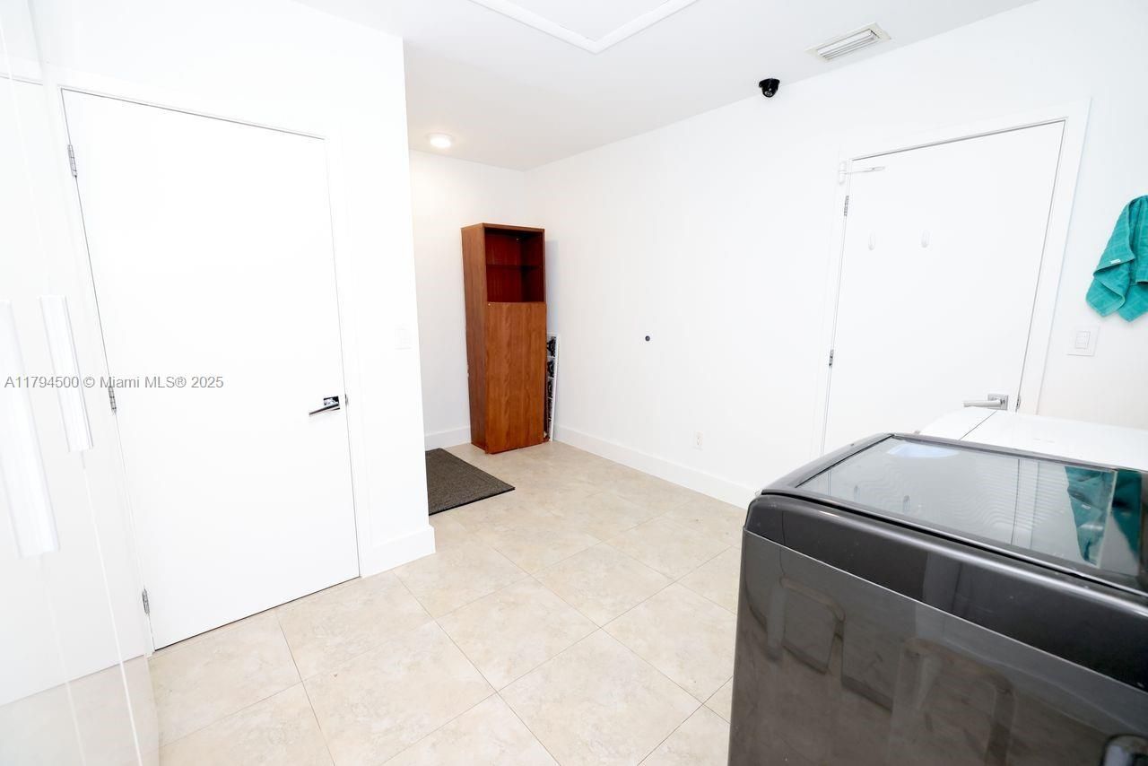 1846 NE 211th Ln, Miami, FL 33179 Photo