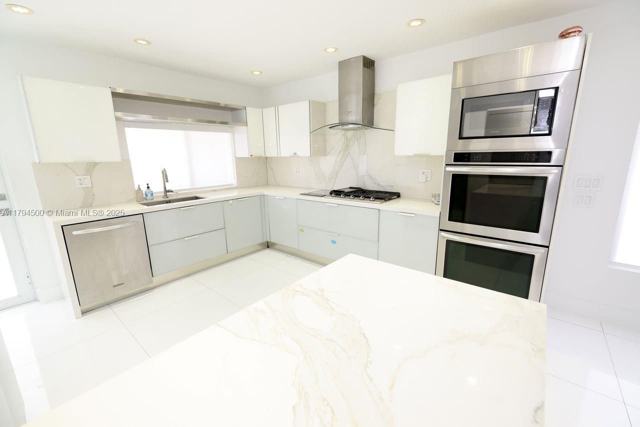 1846 NE 211th Ln, Miami, FL 33179 Photo