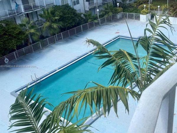 488 NW 165th St Rd, Unit B-512, Miami, FL 33169