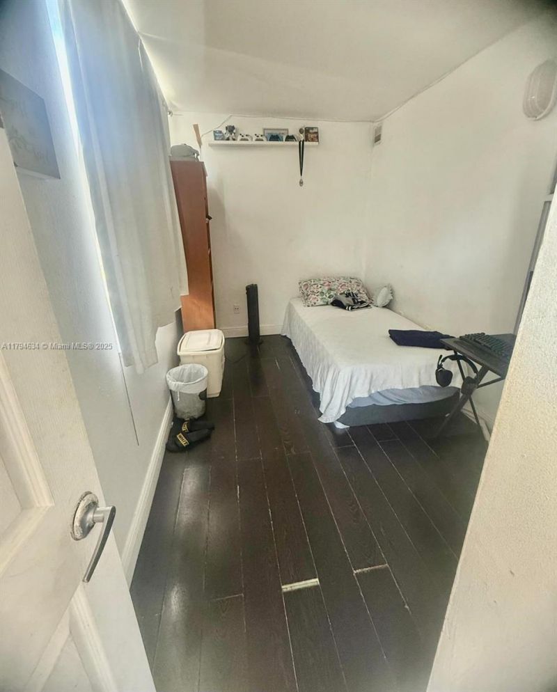 488 NW 165th St Rd, Unit B-512, Miami, FL 33169 Photo