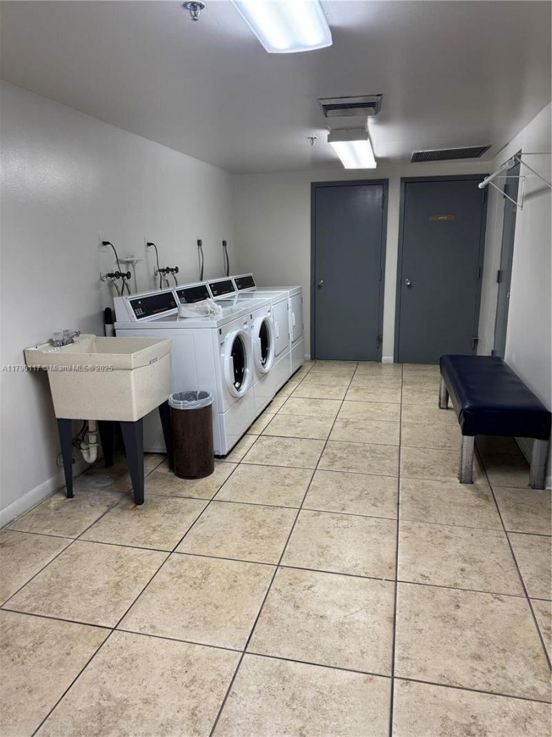 919 Hillcrest Dr, Unit 504, Hollywood, FL 33021 Photo