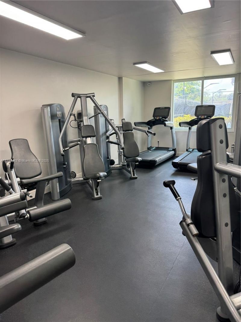 919 Hillcrest Dr, Unit 504, Hollywood, FL 33021 Photo