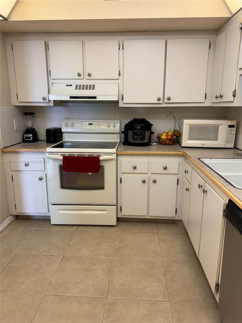 919 Hillcrest Dr, Unit 504, Hollywood, FL 33021 Photo