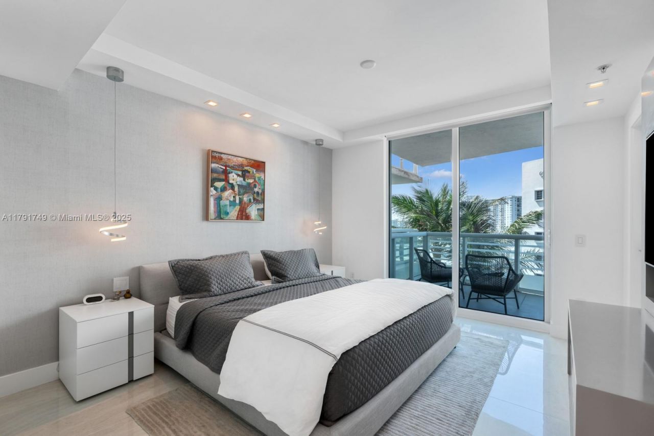 3801 Collins Ave, Unit 703, Miami Beach, FL 33140 Photo