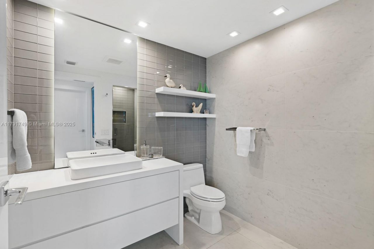 3801 Collins Ave, Unit 703, Miami Beach, FL 33140 Photo