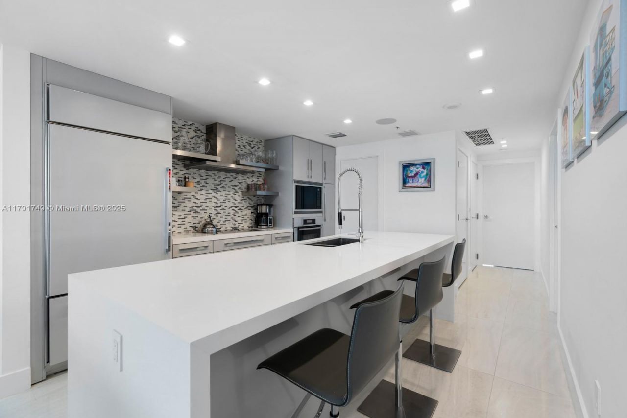 3801 Collins Ave, Unit 703, Miami Beach, FL 33140 Photo