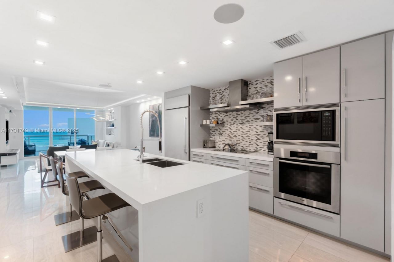 3801 Collins Ave, Unit 703, Miami Beach, FL 33140 Photo