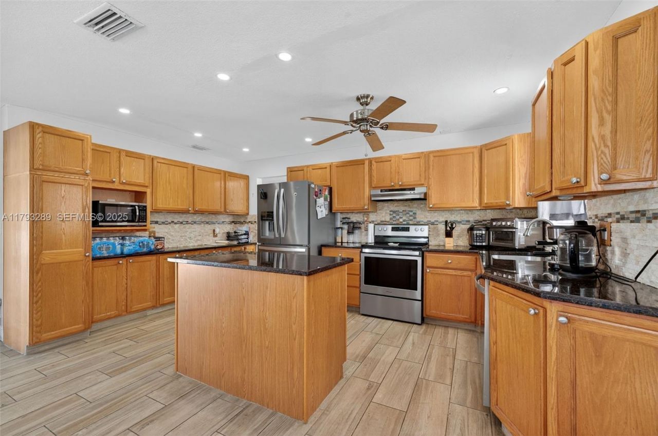 8588 NW 27th Dr, Coral Springs, FL 33065 Photo