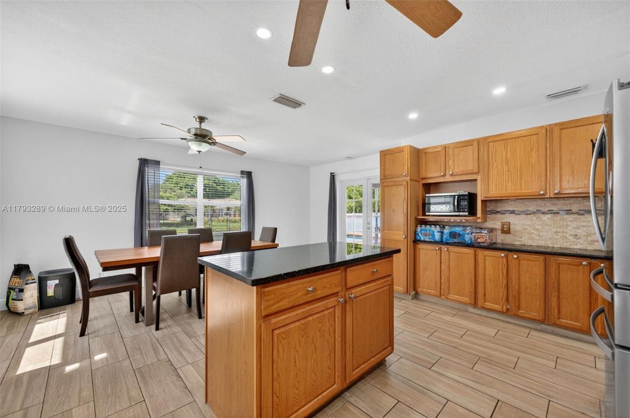 8588 NW 27th Dr, Coral Springs, FL 33065 Photo