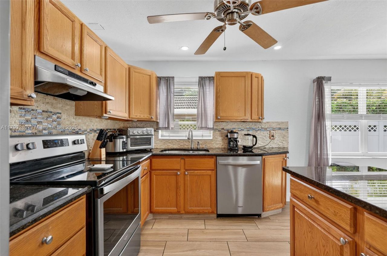 8588 NW 27th Dr, Coral Springs, FL 33065 Photo