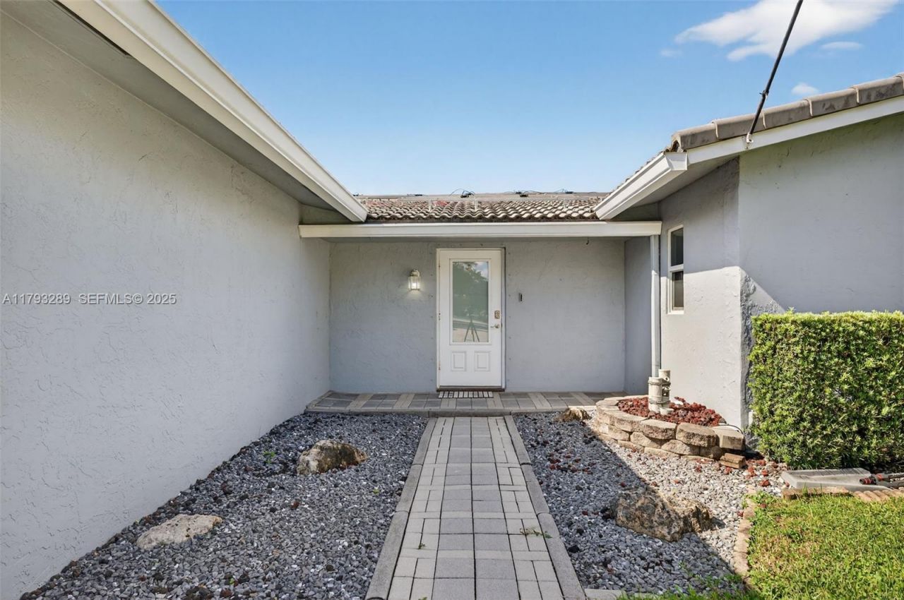 8588 NW 27th Dr, Coral Springs, FL 33065 Photo
