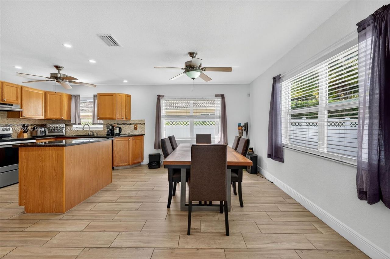 8588 NW 27th Dr, Coral Springs, FL 33065 Photo