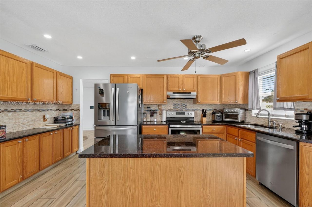 8588 NW 27th Dr, Coral Springs, FL 33065 Photo