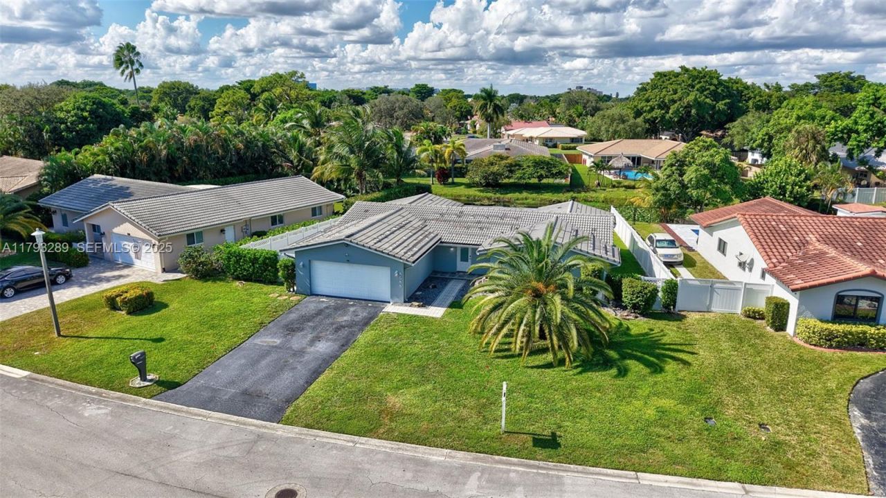 8588 NW 27th Dr, Coral Springs, FL 33065 Photo