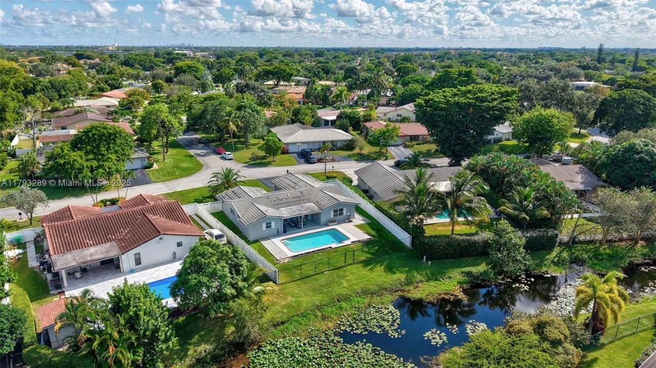 8588 NW 27th Dr, Coral Springs, FL 33065 Photo