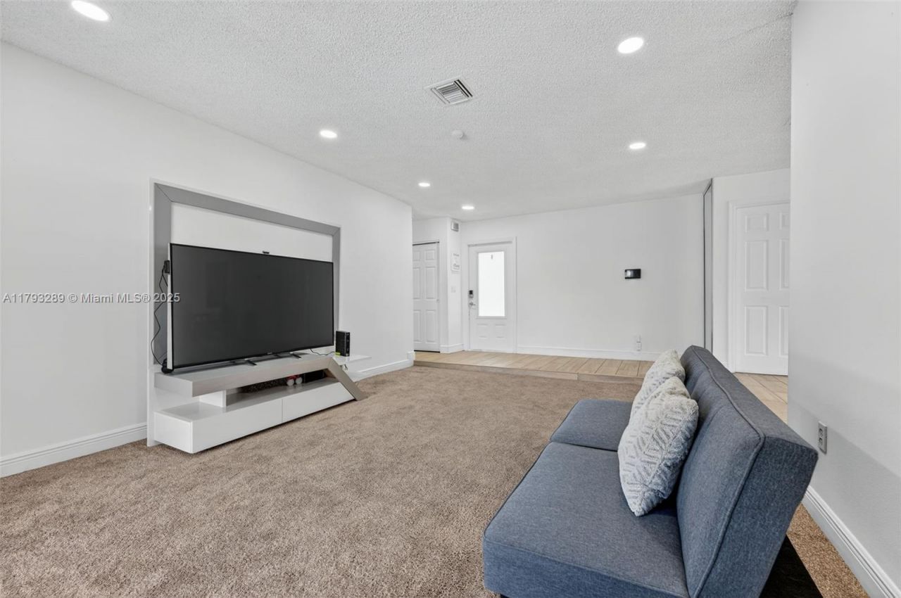 8588 NW 27th Dr, Coral Springs, FL 33065 Photo