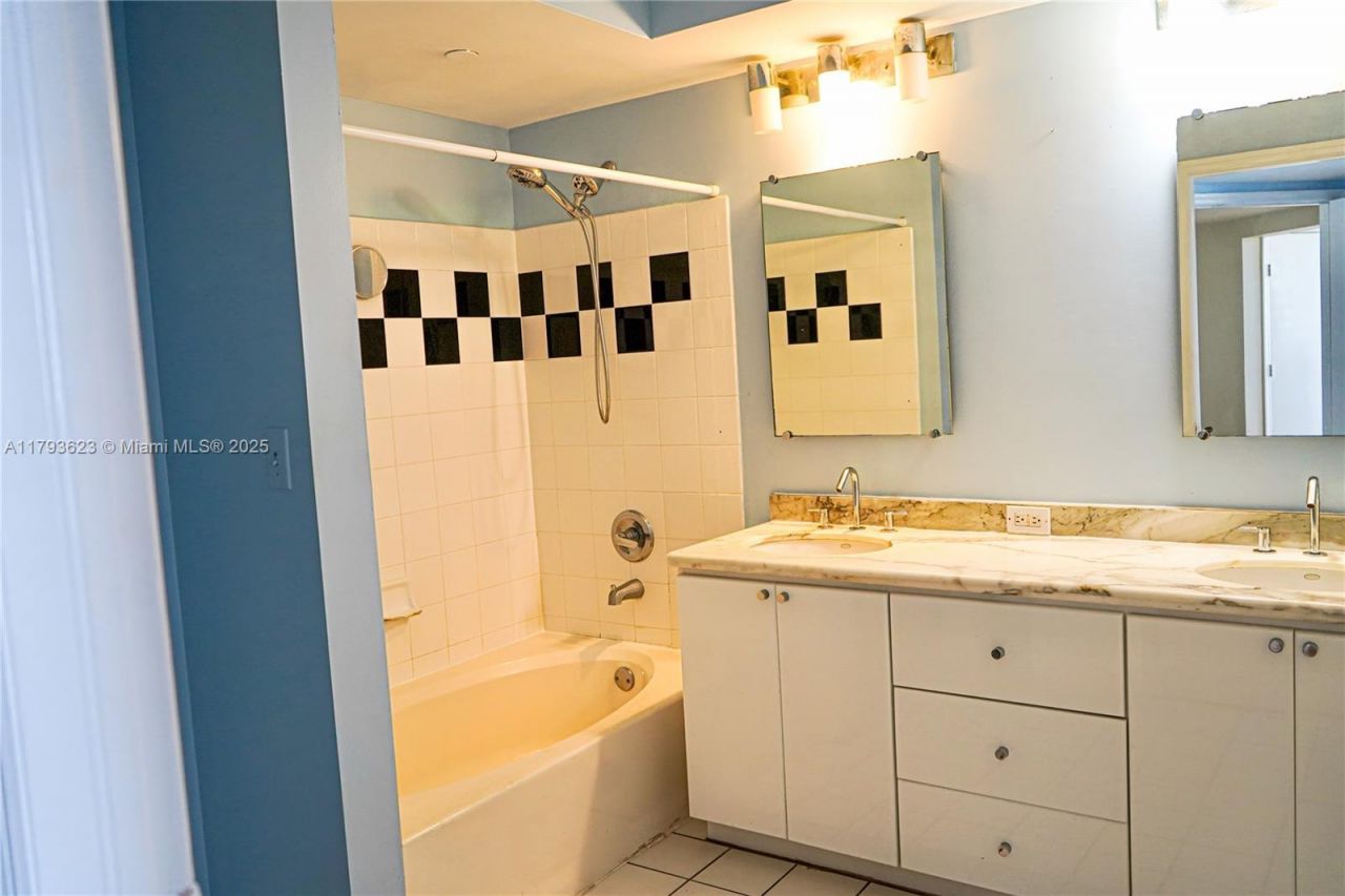 1330 West Ave, Unit 1013, Miami Beach, FL 33139 Photo